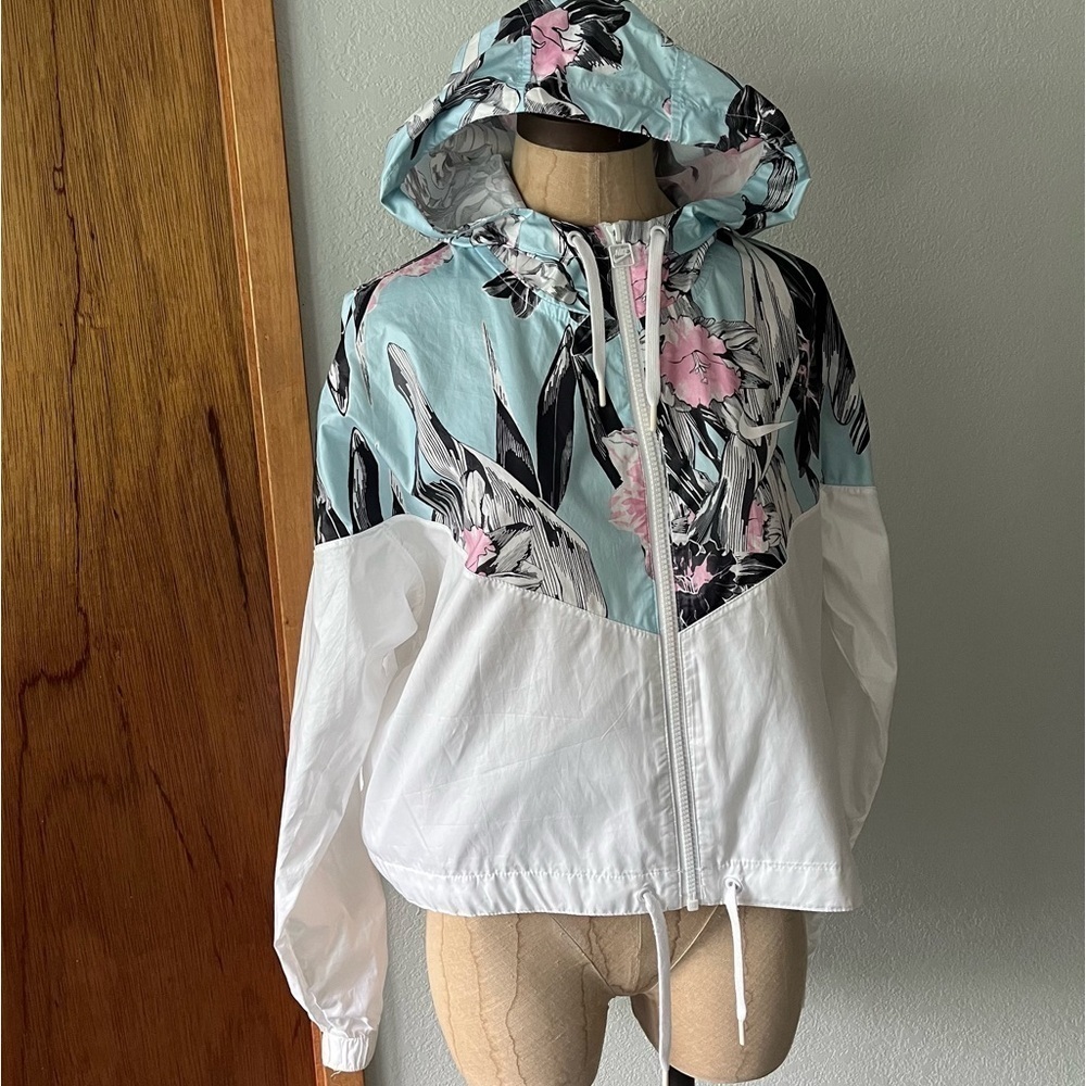 NIKE sz M HYPER FEMME White Cropped Windrunner Floral Print Windbreaker